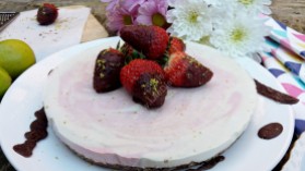 Delicious vegan cheesecake ready to share... or not! :P